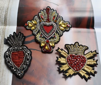 2piece Beaded Krystal Rød Diamant Hjerte Crown Patches Broderi Applikationer Sy på Guld Badge Tøj, Håndværk Syning