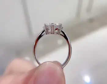 925 sterling sølv ring i Klassisk stil, Diamant smykker Mosan diamant 2CT 8*8mm ring Bryllup Part gave Ring For Kvinder