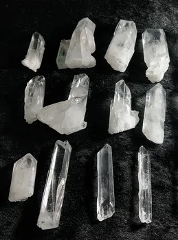 Den naturlige klar kvarts hvid krystal klynge bruges til at rense afgift af mineralsk prøver.