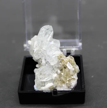 Sjælden Naturlig Aquamarine perle Mineral prøve sten og krystaller, healing, krystaller kvarts ædelsten box størrelse 3.4 cm